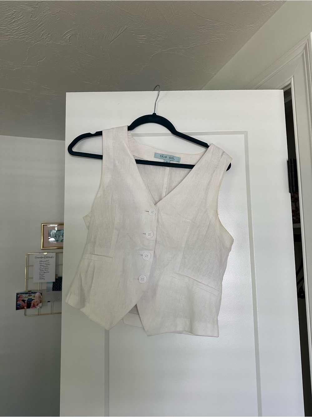 Button-Front Linen Vest - Picture 5 of 5